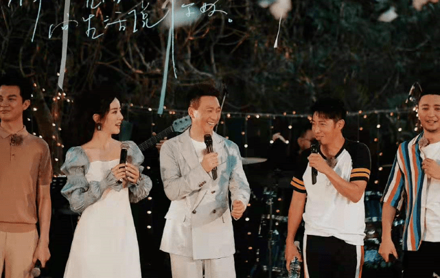 身材 央视一姐李思思不惧素颜！穿健美裤秀出超模腿，难怪能惊艳撒贝宁