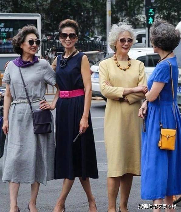 显得 惊艳到了！即使年华老去，依旧能美的优雅又高级