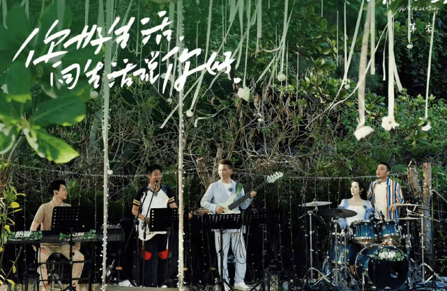 身材 央视一姐李思思不惧素颜！穿健美裤秀出超模腿，难怪能惊艳撒贝宁