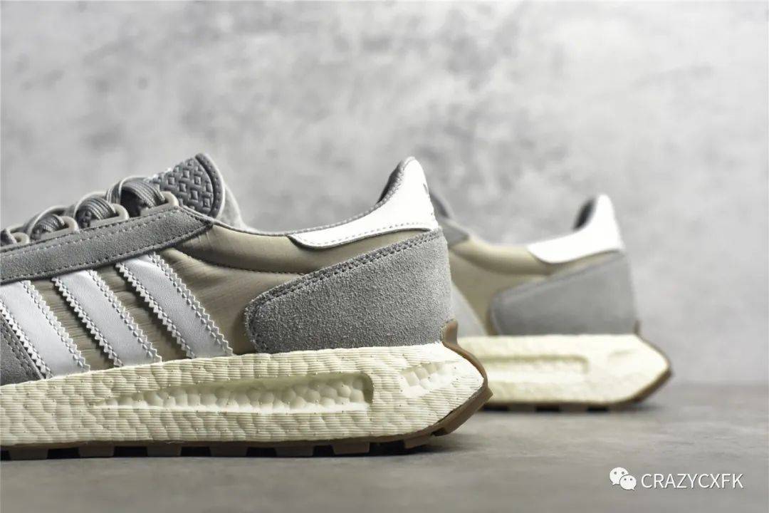 Boost 阿迪达斯元祖灰白 Adidas Originals Retropy Boost E5 复古赛车跑鞋