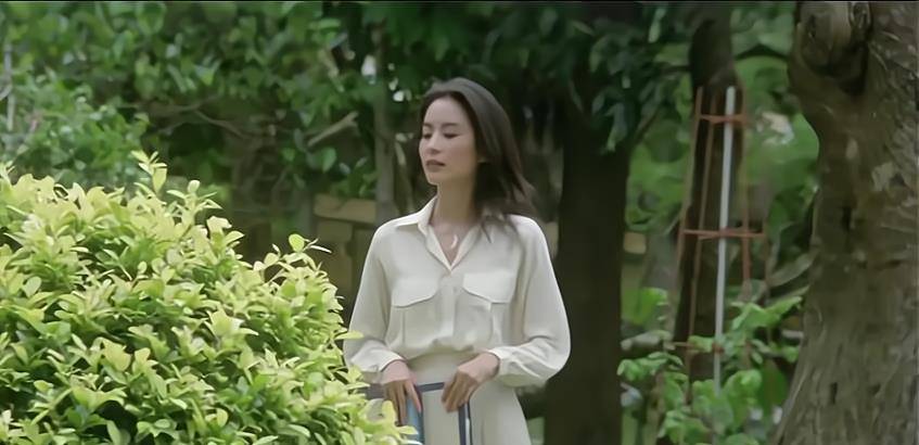 电影 林青霞年轻时有多时髦？40年前《金盏花》的时尚穿搭，美得不像话