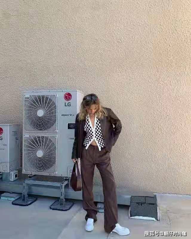 显得 早秋时髦穿搭之复古叠穿，小个子也能轻松驾驭，快快学起来