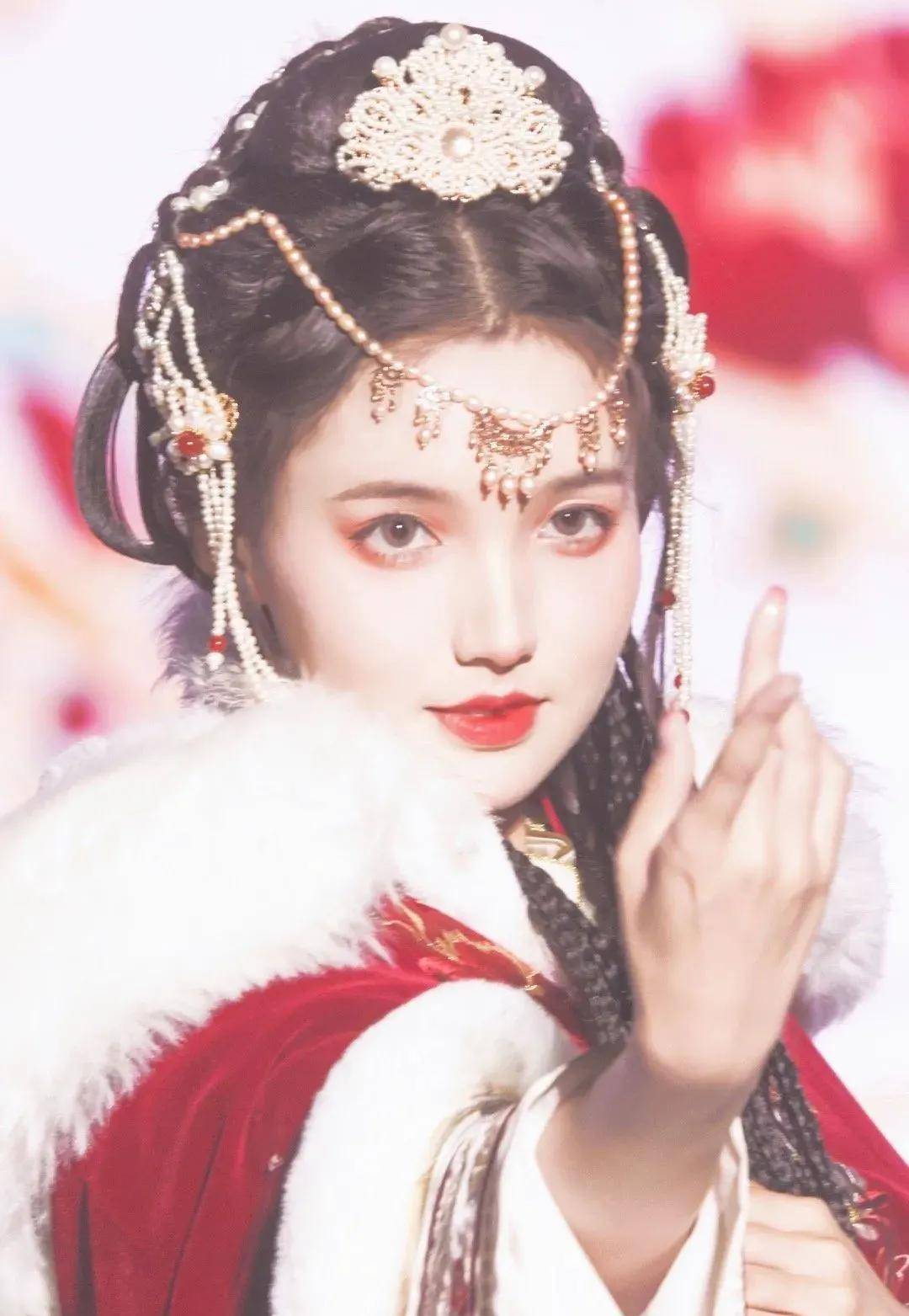 林妹妹古装男主靠颜值丑出圈，古装美女却一抓一大把？