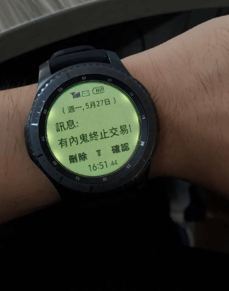 爆笑gif圖：沒什麼不對的，你點的魚和圖片上一樣大 搞笑整蠱 第8张