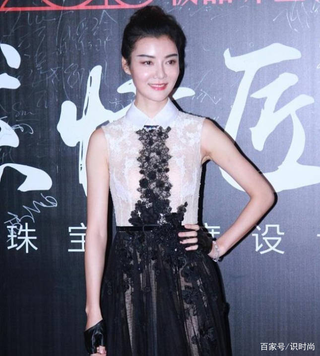 设计 车晓单身后明显瘦一圈,还好170身高撑得住,单薄身材让人心疼