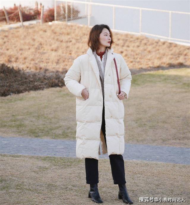 颜色 穿九分裤时，搭什么鞋子才够好看？裸靴或者平头鞋都可以，特显高