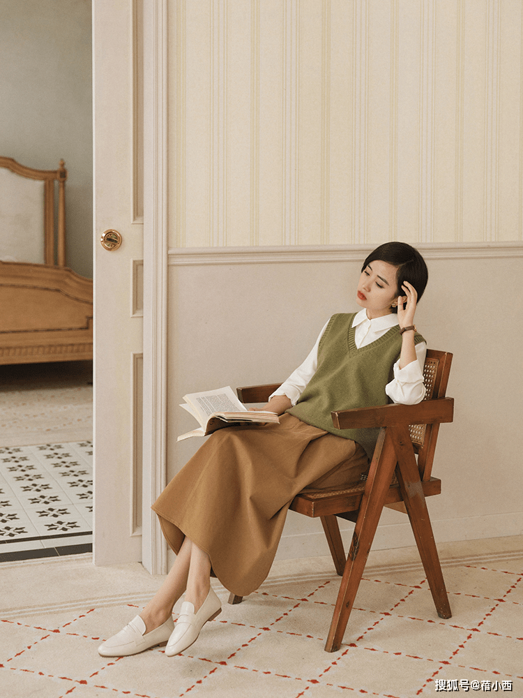 乐福 秋冬建议30+女性多备这“3双鞋”,搭配大衣、毛衣,高级又有气质