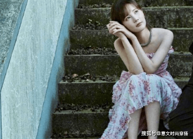 李一桐 碎花裙真的很挑人，一不小心就穿出了“翠花”既视感，你选对了吗