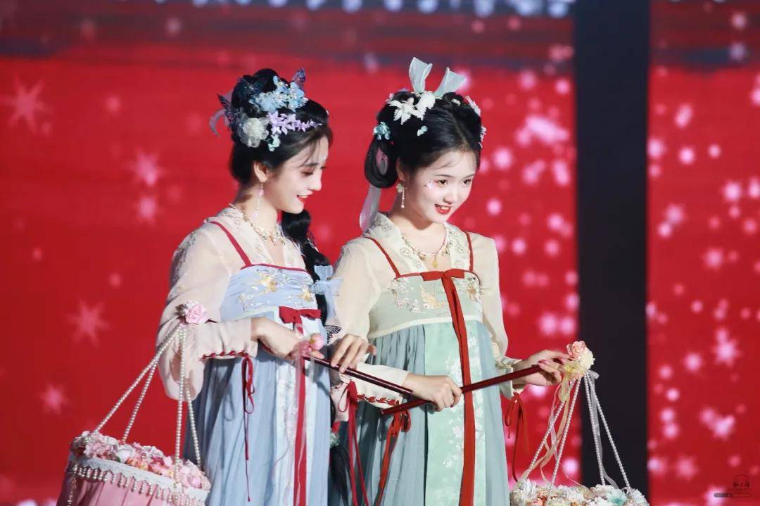 林妹妹古装男主靠颜值丑出圈，古装美女却一抓一大把？