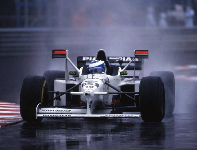 F1土耳其 神奇 仅用一套半雨胎就跑完全场 奥康写下罕见纪录 进站 新闻时间