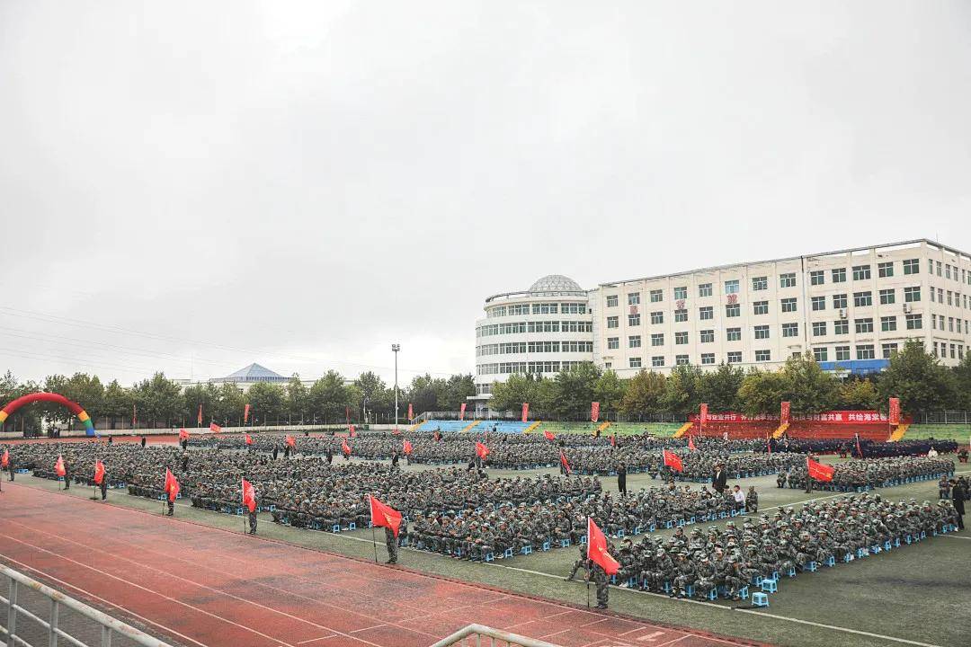 强国有我西安海棠职业学院举行2021级新生军训开训仪式