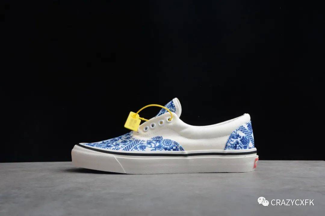 进行 Vans Style 36 Anaheim Factory 万斯帆布鞋联名青花瓷