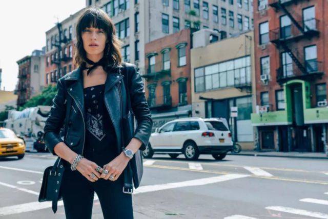 黑色 杨幂不走美艳大美人路线，秋天爱上皮革单品，立刻时髦感狂飙了