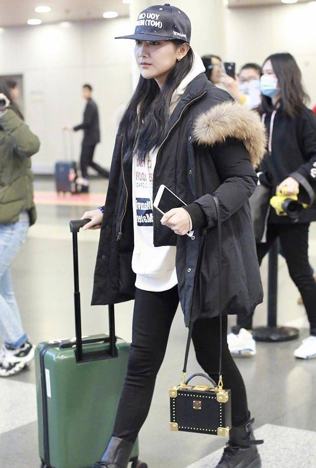 一身 保暖不输羽绒服,时髦不输大衣,周冬雨佟丽娅教你这样穿派克大衣