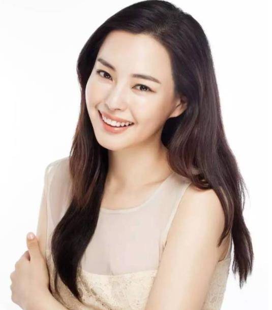 角色|李荷妮新剧，一人分饰两角