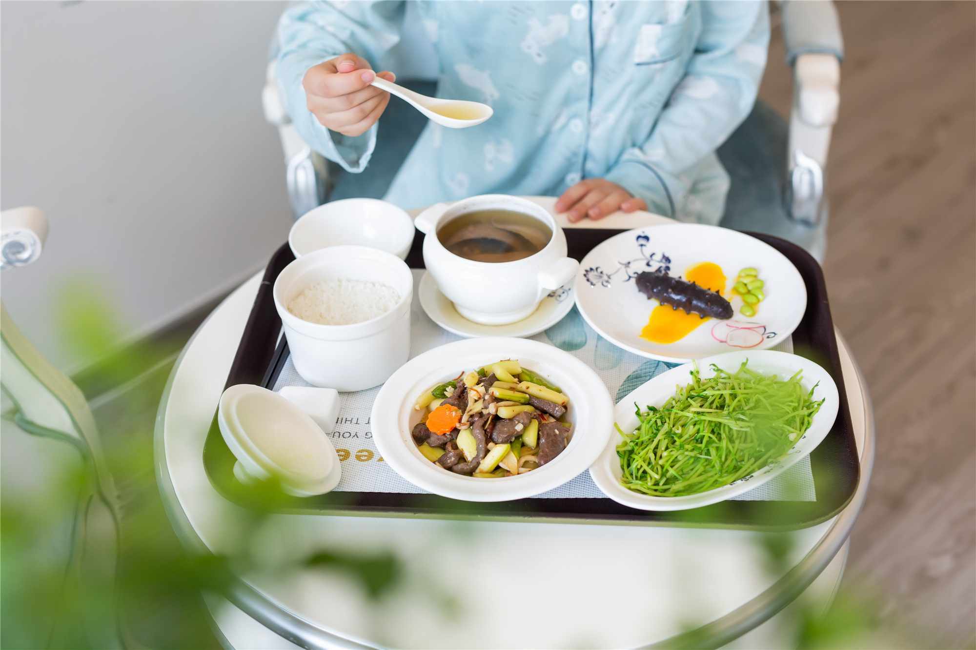 饮食|朱珠出月子了，分享月子饮食搭配：一调二排三温四补，妈妈学起来