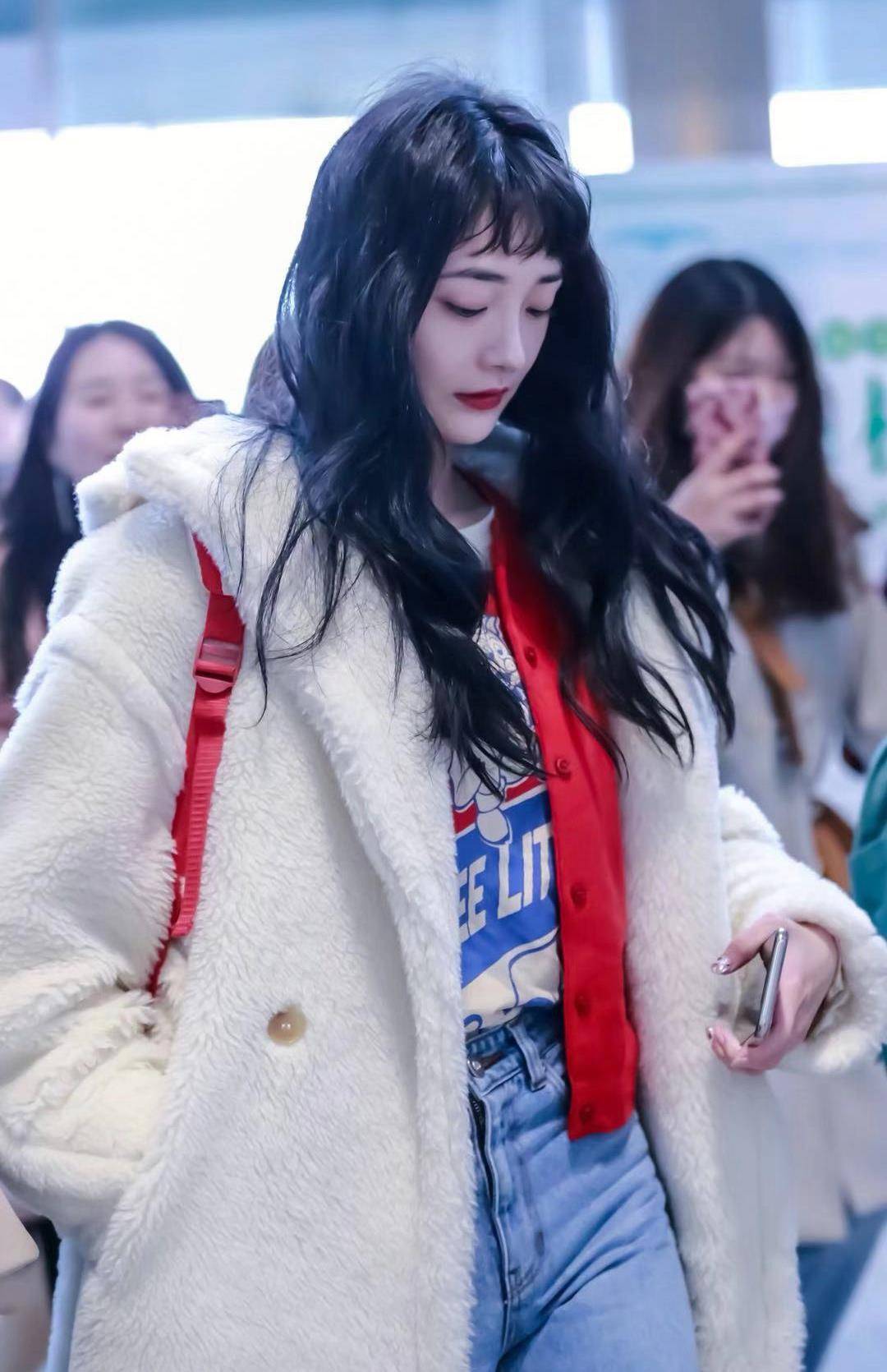 发型20岁周洁琼换新发型，剪“短一截”刘海后，连气质都不一样了！