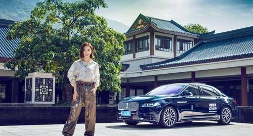 身材 王珞丹气质绝了!身穿白色泡泡袖连衣裙优雅又高级,美得不像话