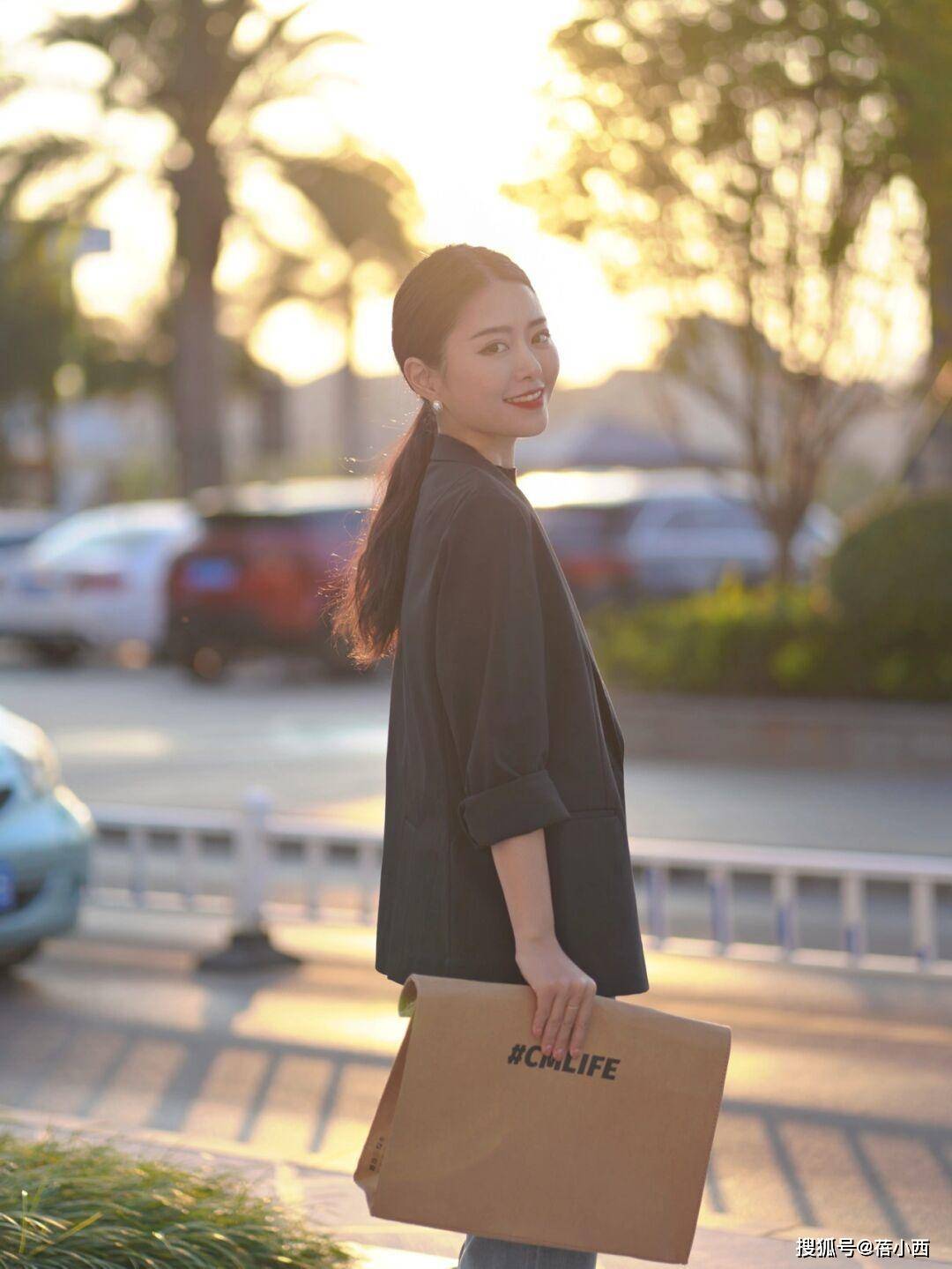 黑色 秋季上班怎么穿才优雅?从色彩挑款到搭配,好看的都帮你选好了