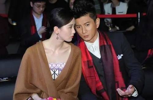 八卦|刘诗诗和吴奇隆一同现身医院，是怀了二胎，还是身体健康问题？