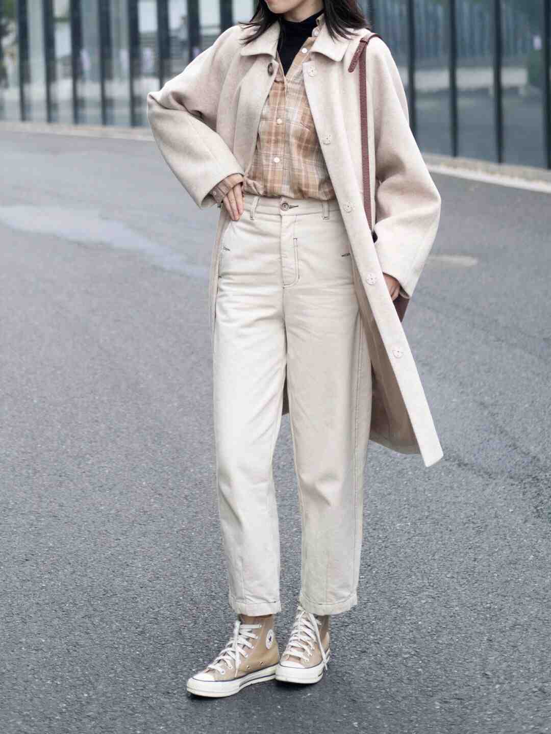 身材 风衣到底有多百搭？连帽卫衣、高领毛衣、衬衫都能配，高级洋气