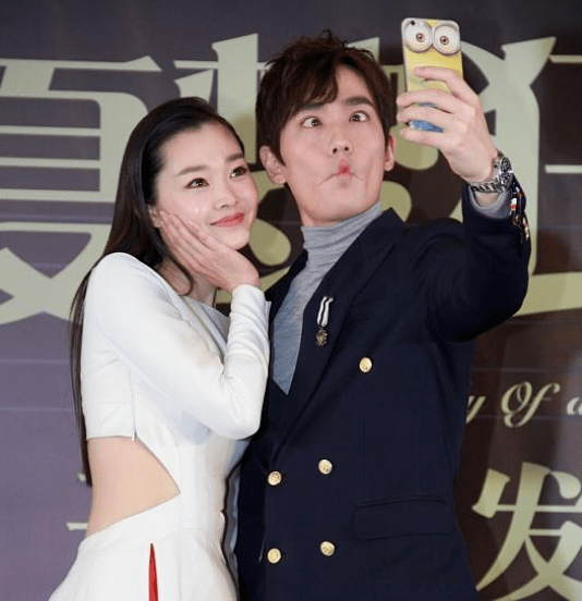 视觉 宋轶穿露脐装亮相,整个造型很唯美,“蚂蚁腰”太吸人眼球了