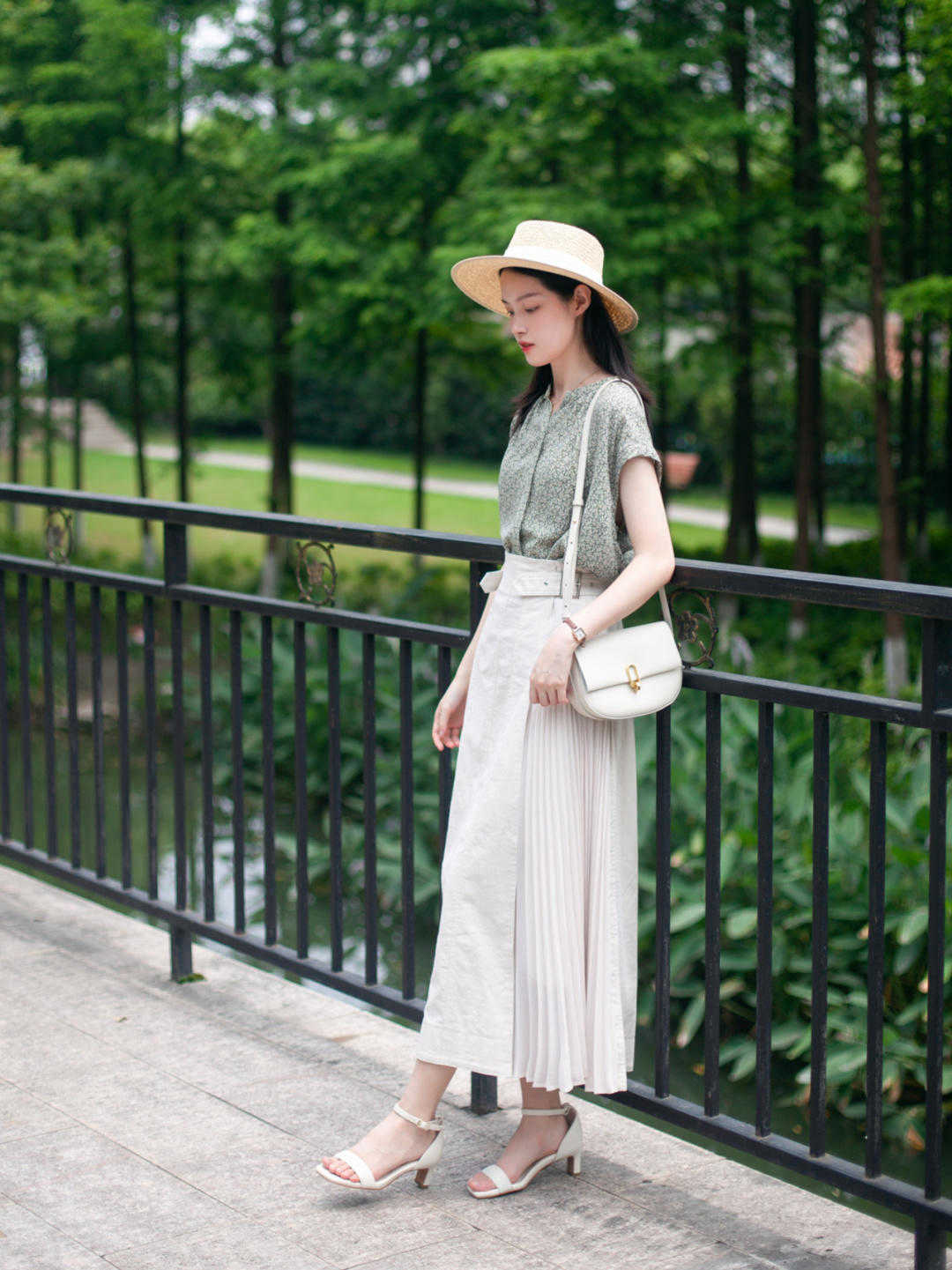 颜色 穿来穿去，还是简约温柔的“气质穿搭”更日常，清新自然又温柔