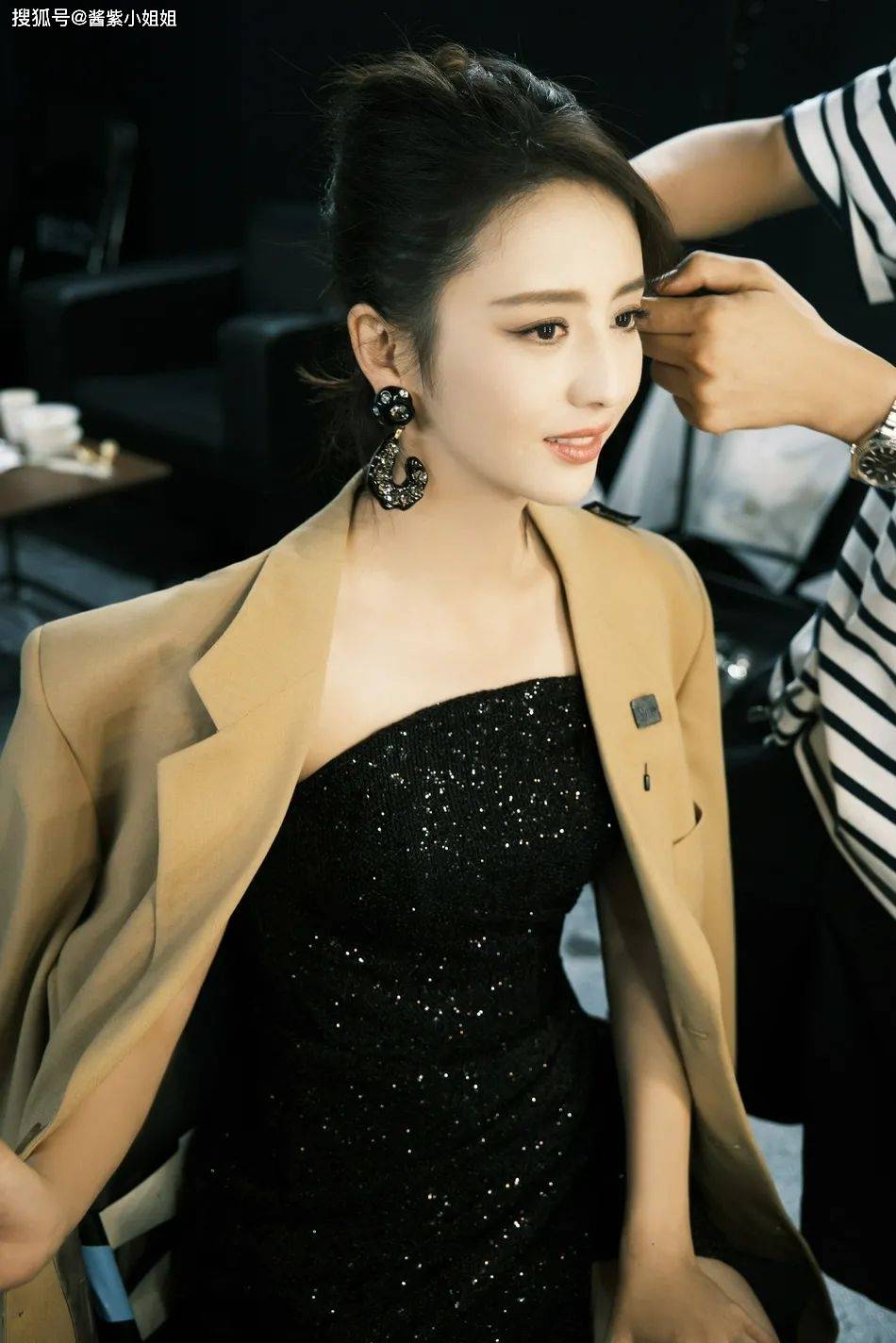 写真照 佟丽娅穿着抹胸亮片长裙超美艳！雪肤玉貌太性感迷人