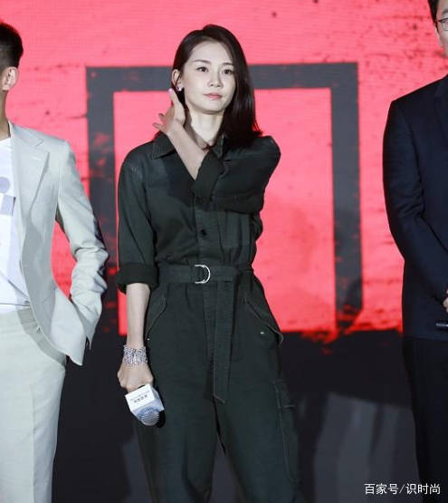 设计 苗苗不愧是天然气质美女，穿黑色工装也那么迷人，郑恺真有福气了