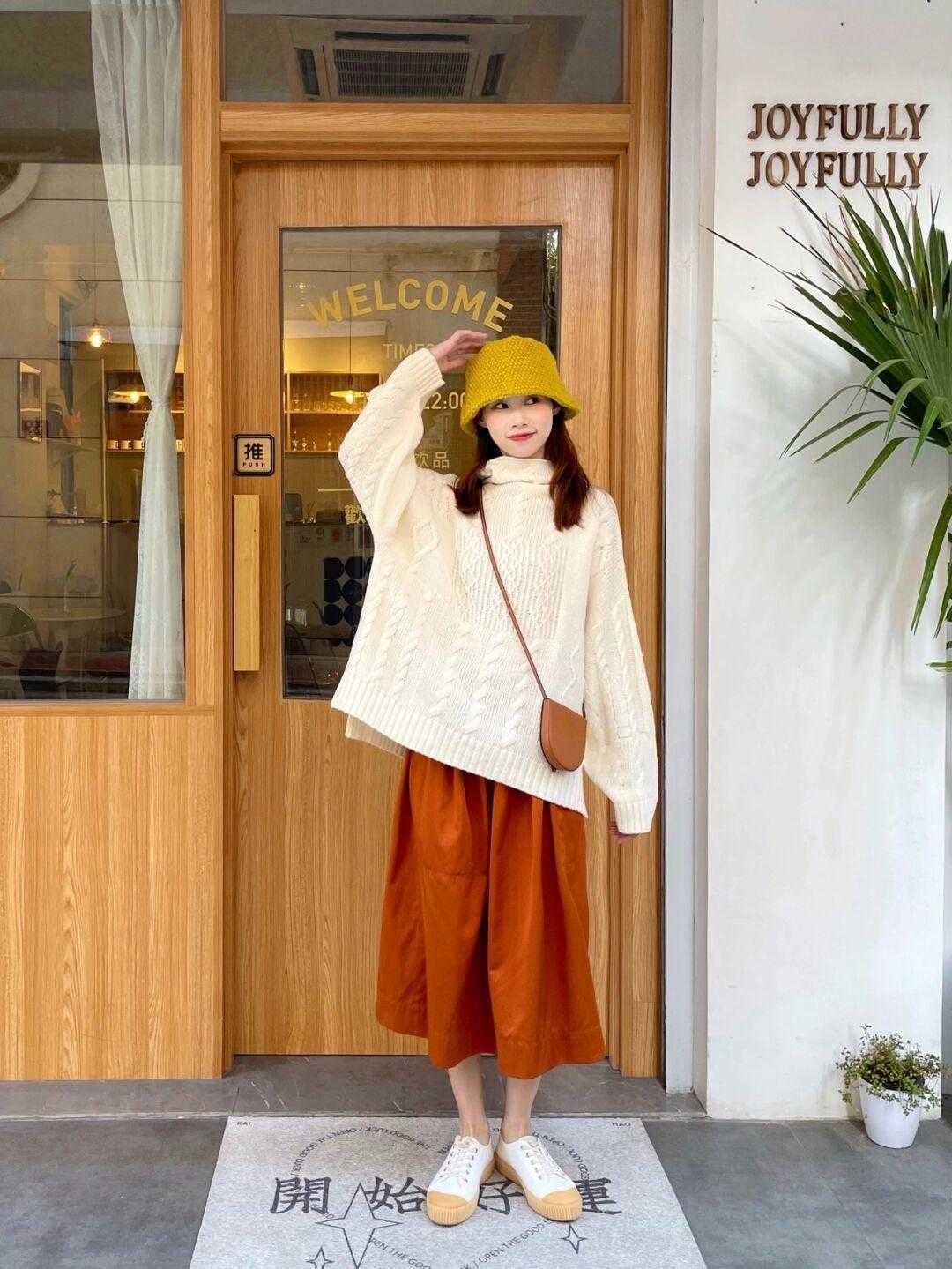 图片 秋冬季节，“高领毛衣”这样穿高级又洋气，保暖舒适不挑人