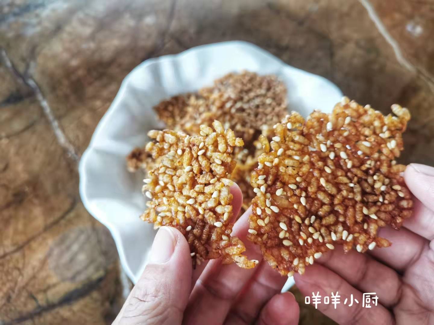 小厨|剩饭别倒掉，几步做成脆香锅巴，和外面买的一样香脆，方法特简单