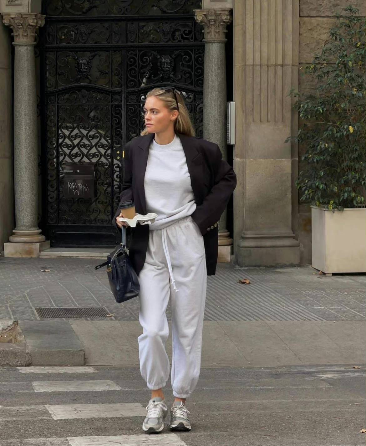 卫衣 今年卫衣该这么穿！显瘦、高级，还不像网红