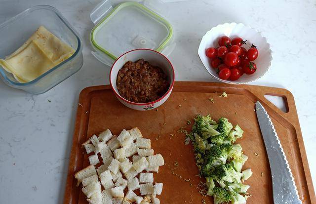 杂粮|1张大饼吃到撑，老两口的营养早餐走红，网友：1顿吃掉20种食材