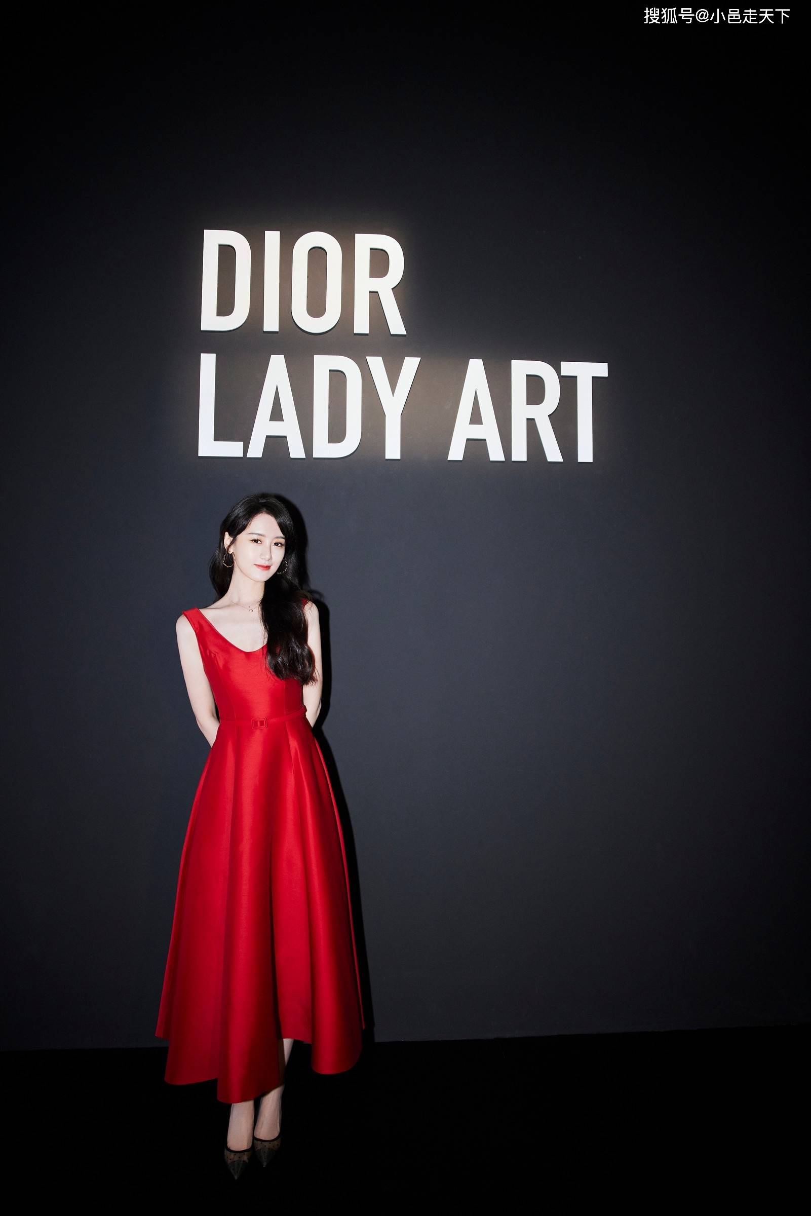 写真 袁冰妍红色礼服优雅高贵写真