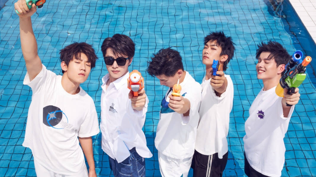 因为|《扑水的少年》扑了，上映12天仅4800万票房，导演“卖惨”也没用