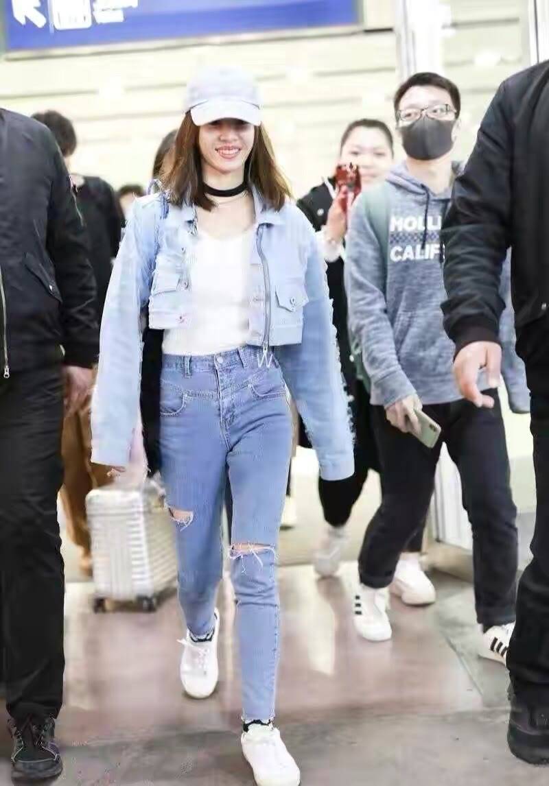 个性 蔡依林彻底放飞自我，一身衣服“破”到令人心疼，这时尚好难懂