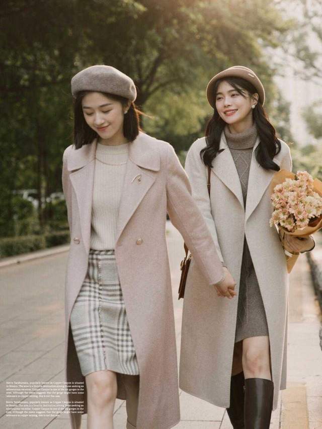 大衣 40+在秋冬该怎么穿?一件大衣搭配百褶裙高级洋气,又飒又美