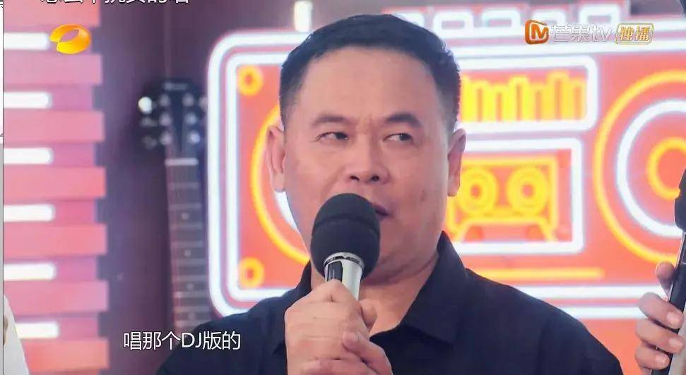 大姐|芒果台真敢想，凤凰传奇被网约车小哥惊到，这露天K歌节目太带劲