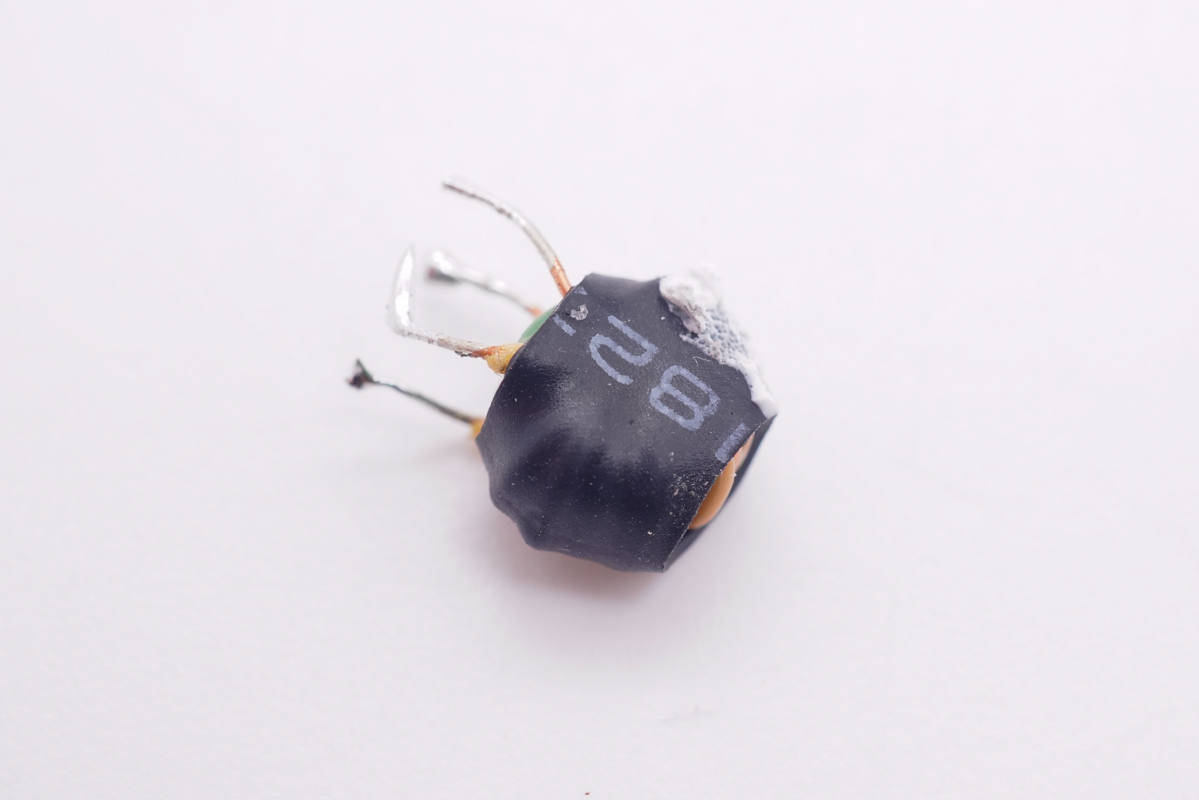 支持5-20V齐全电压档位，既可充iPhone 13又能充笔电，古石30W快充充电器拆解