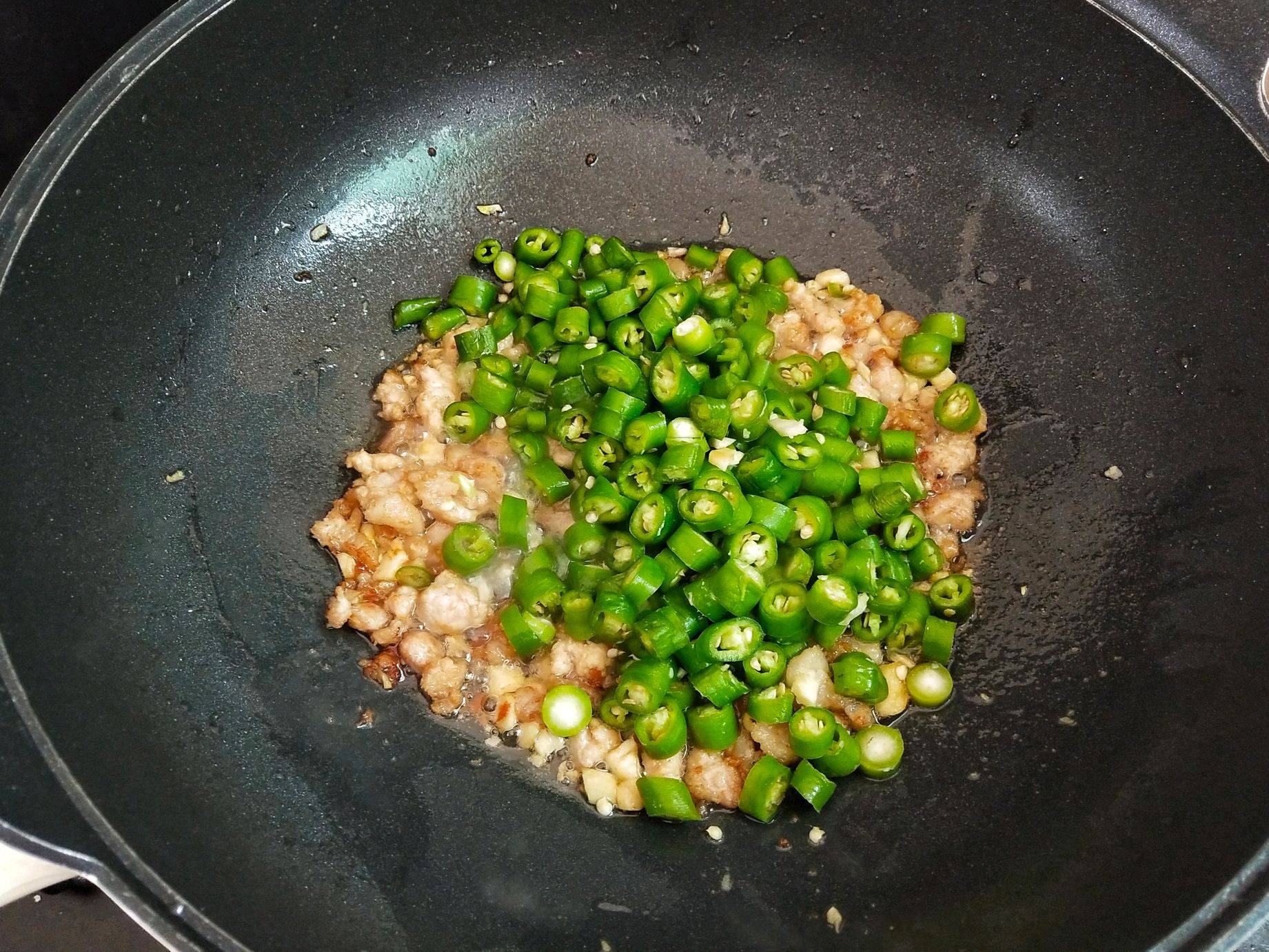 炒菜花怎么炒好吃不辣 a0b9d280d70a4197a27fac449a6db720.jpeg