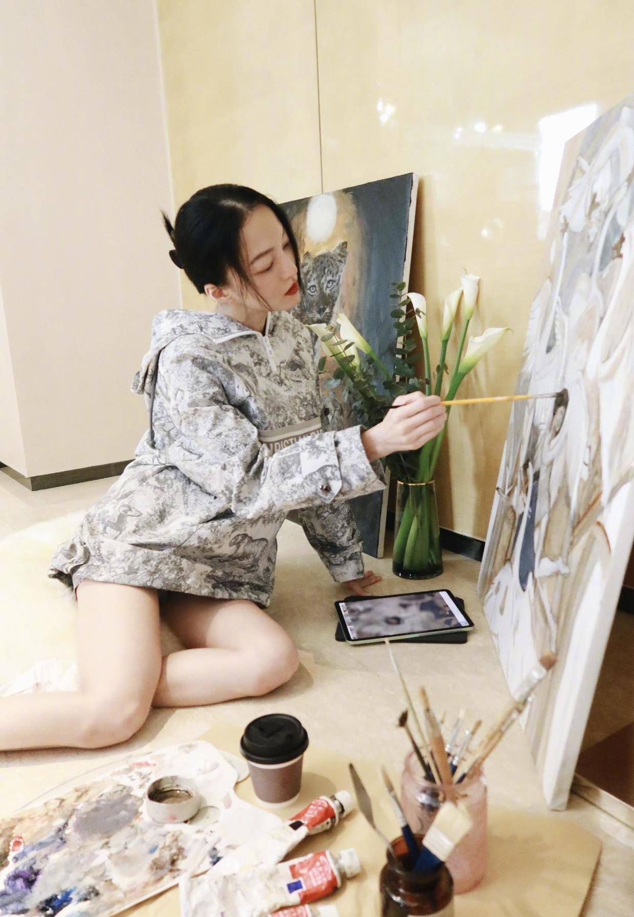 整体 张韶涵这裙子不错，“蕾丝+丝绒”，158cm身高穿出176气场