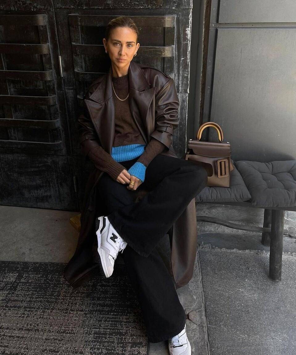 形象 秋天别总搭配太亮的颜色，深咖色就很适合，复古风浓郁真有气质