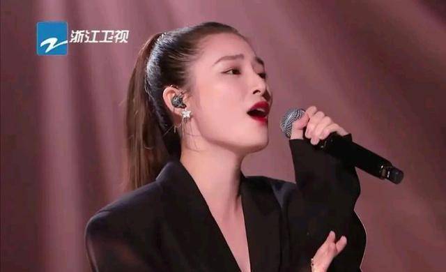 总决赛|《中国好声音》官方发布总决赛新版海报，C位换人但她很难夺冠