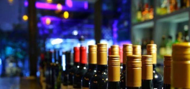 因为|为什么葡萄酒底部会有个很深的凹槽?听完行内人讲解,涨知识了