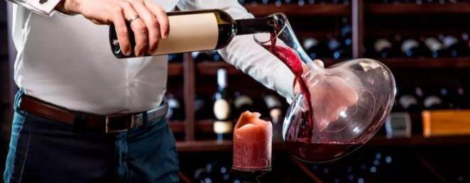 因为|为什么葡萄酒底部会有个很深的凹槽?听完行内人讲解,涨知识了