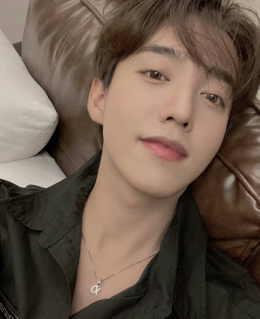 恋情橘子晚报：他恋情曝光，不是之前的小三？齐刘海的杨紫长这样？