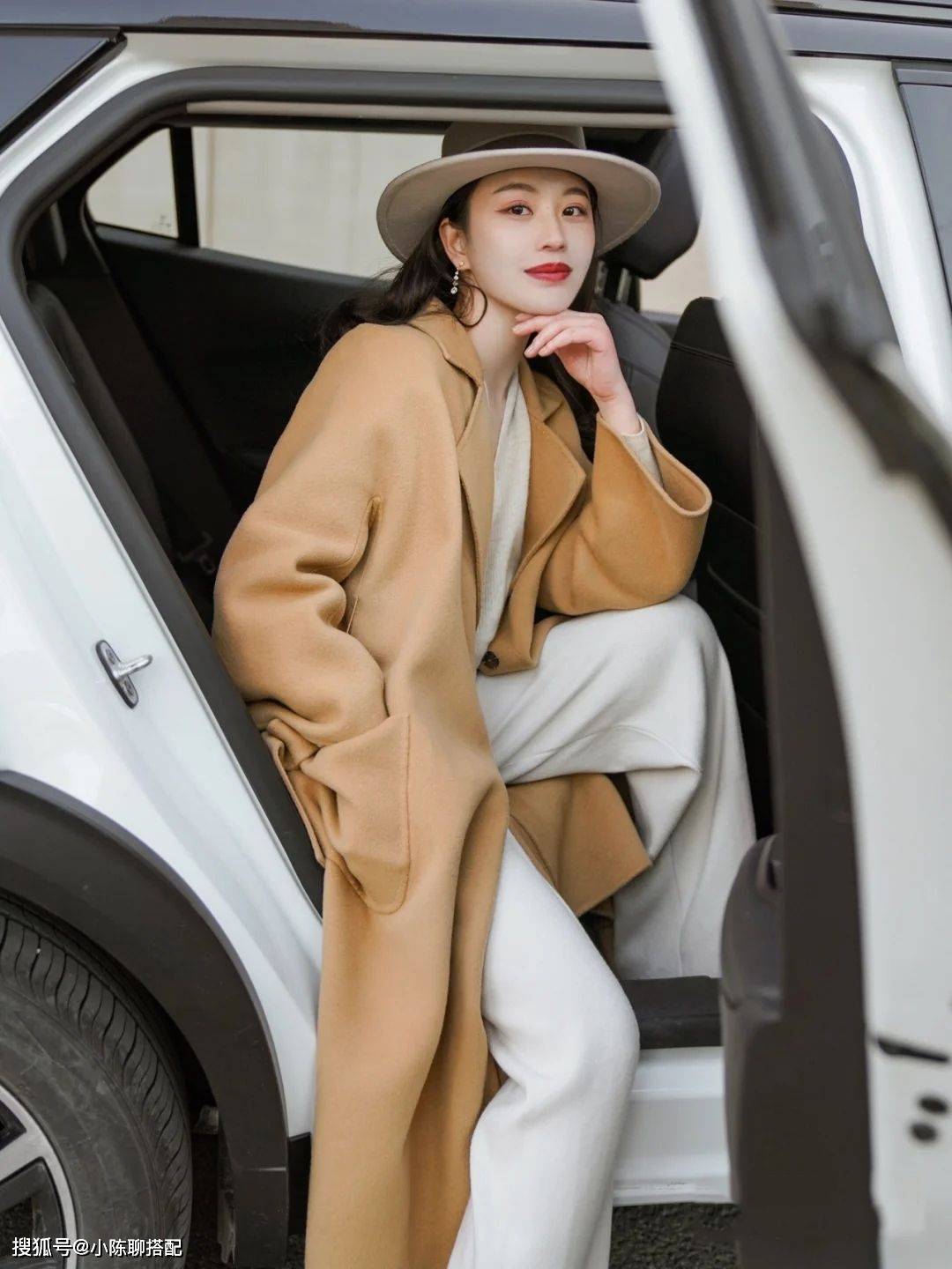 设计 衣品好的女人，秋季穿阔腿裤时都不应搭这3件上衣，太拉低气质