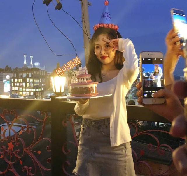 公司金泫雅金色齐肩短发造型曝光，身材引人关注，每次造型都很惊喜