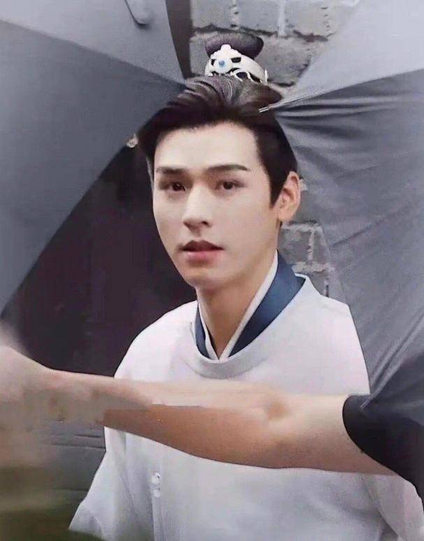 角色|《长歌行》后二度合作迪丽热巴，干个饭就接到了个男二号！