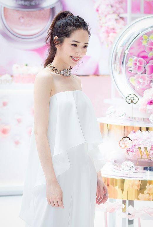 设计 郭碧婷嫁入豪门后“太豪迈”，宝石项链真吸睛，但身材却依旧少女